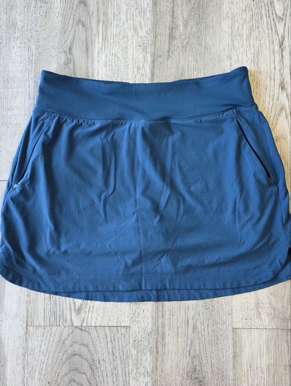 Eddie Bauer Departure Womens Small Teal Blue Skort Zip Pockets Travel Hiking